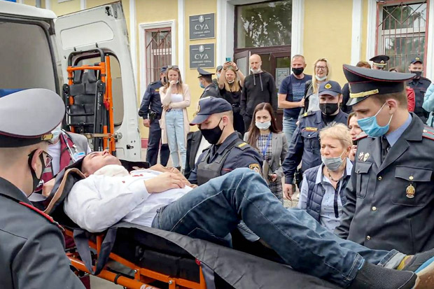 Aktivis Belarusia Nekat...