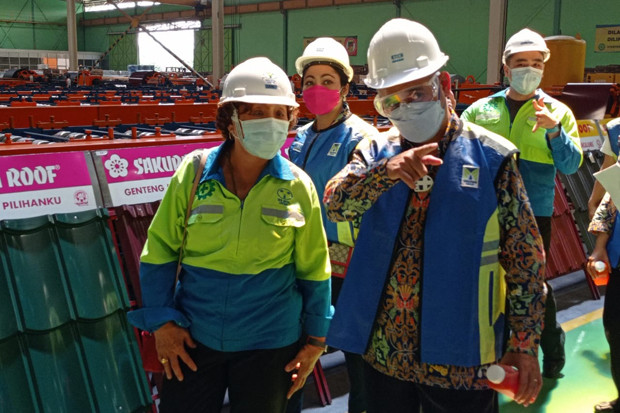 Menjaga Rantai Pasokan...