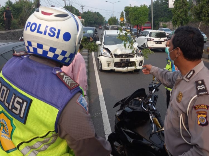 Diduga Mengantuk Pengemudi...