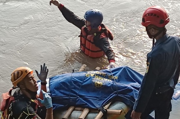 Jatuh di Jembatan Sungai...