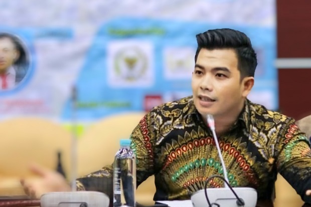 Pengamat Minta Ketegasan...
