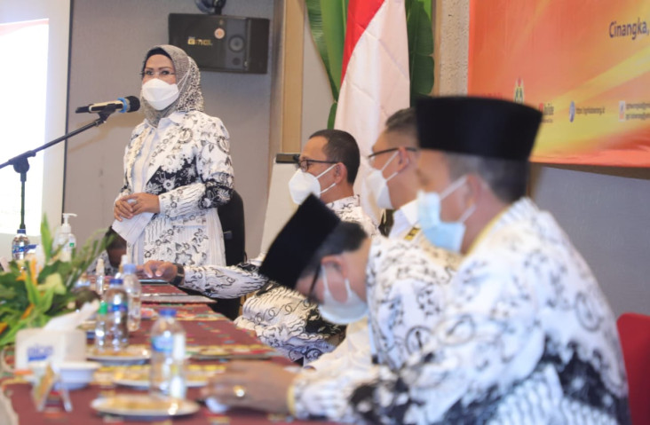 Bupati Serang Ratu Tatu...