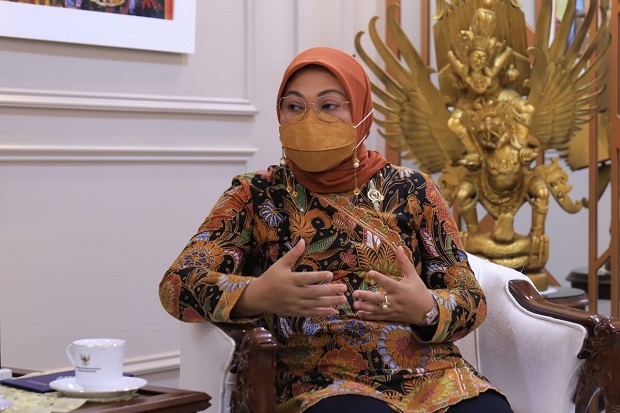 Menaker Ida Apresiasi...