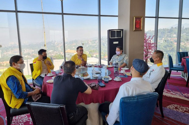 Ridwan Kamil Berbaju...