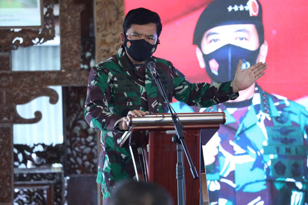 Panglima TNI Pimpin...
