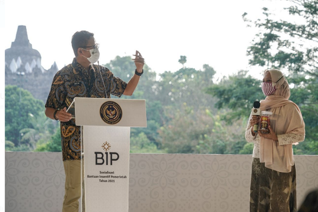 Ibu Ita Sumringah Hadiri...