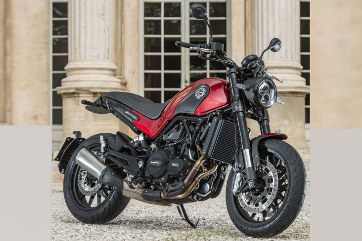 Benelli Leoncino 500...