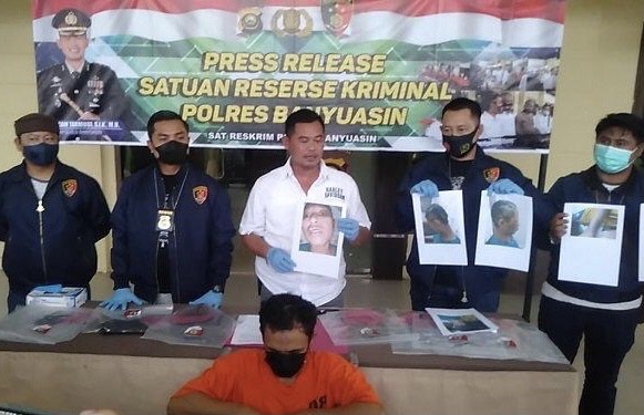 Suami yang Memasukkan...