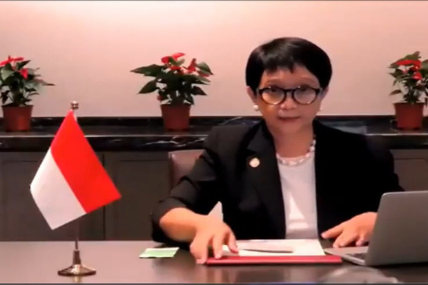 Menlu Retno: Laut China...