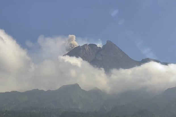 Merapi Masih Semburkan...