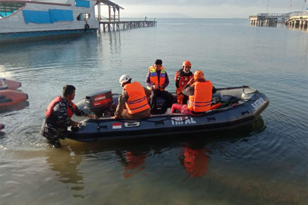 Perahu Berpenumpang...