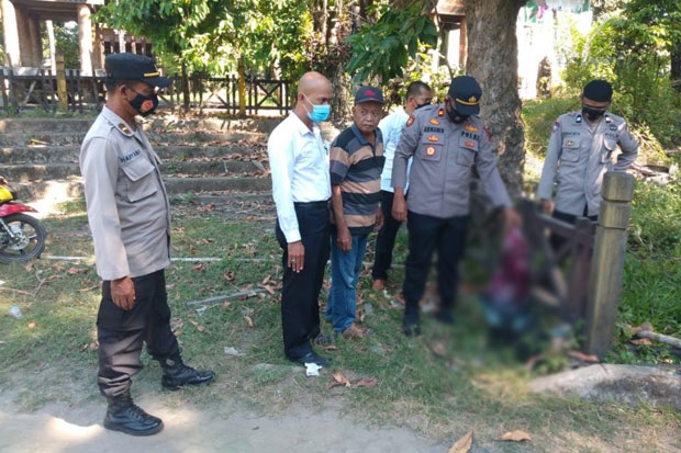 Warga Temukan Orok Terbungkus...