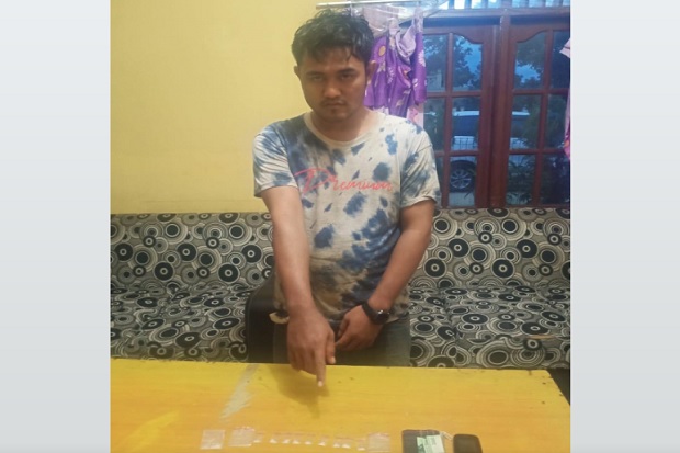 Modus Berdiri di Pinggir...