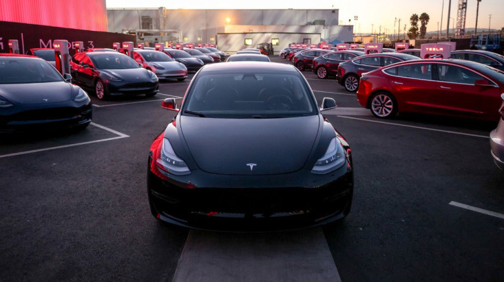 Mobil Bekas Tesla Jadi...