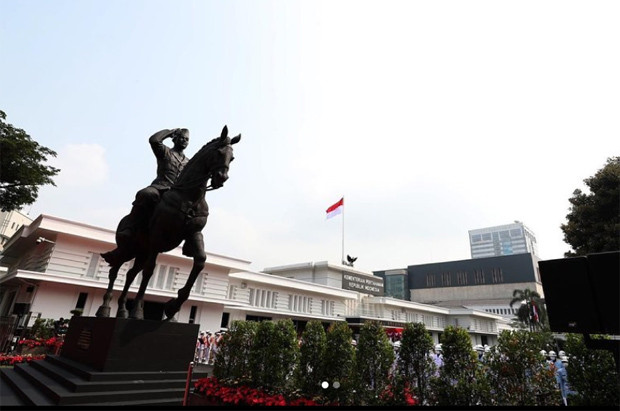 Patung Soekarno Berkuda...