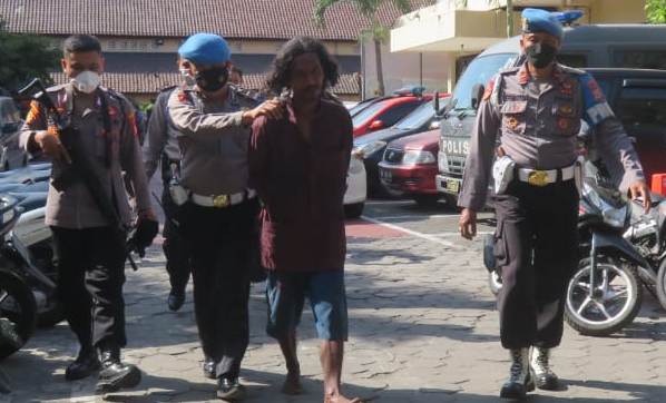 Sok Jagoan, Pria Gondrong...