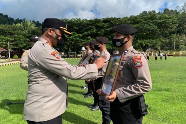 Empat Oknum Polisi Anggota...