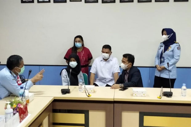 Tengok Warganya, Konjen...