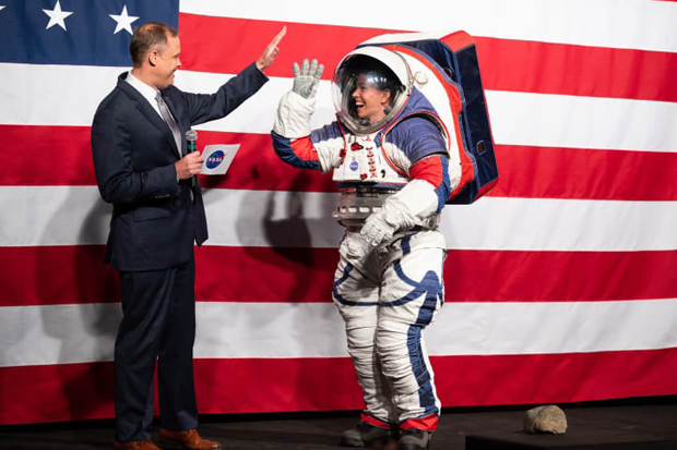 NASA Tunjukkan Pakaian...