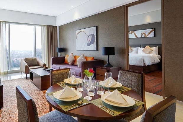 Hanya Di Oakwood Hotel...