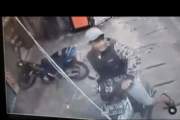 Beraksi Seorang Diri,...