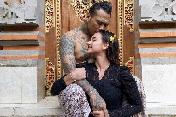 Pamer Kemesraan bersama...
