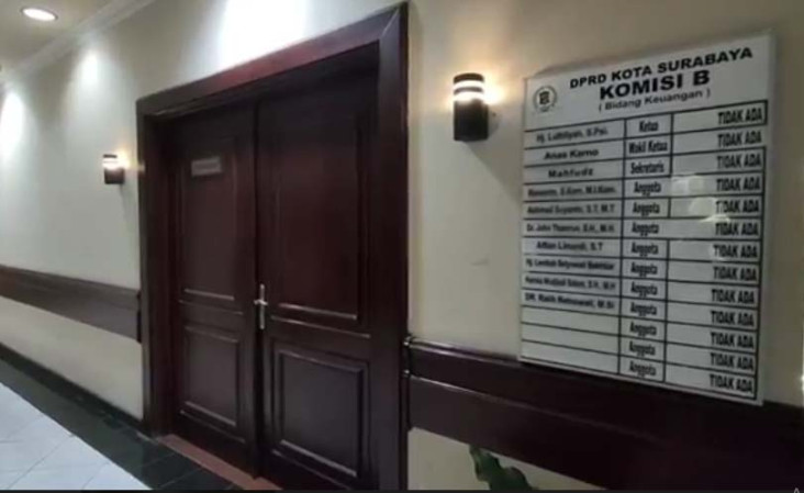 Gedung DPRD Surabaya...