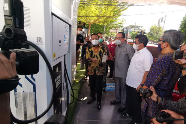 Stasiun Pengisian Kendaraan...