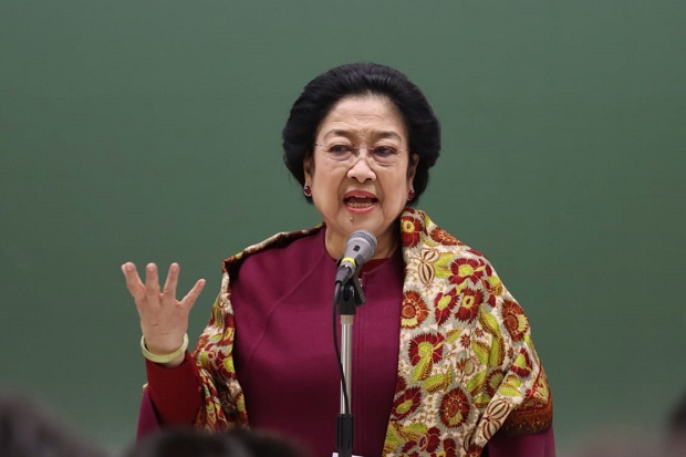 Megawati Didampingi...