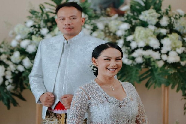 Bantah Rumah Tangga...