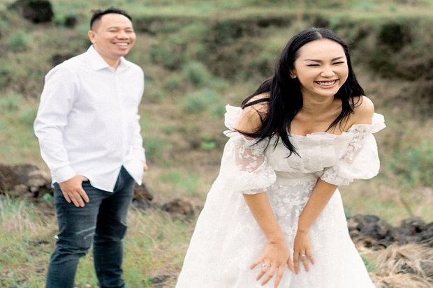 Akan Dicerai Vicky Prasetyo,...