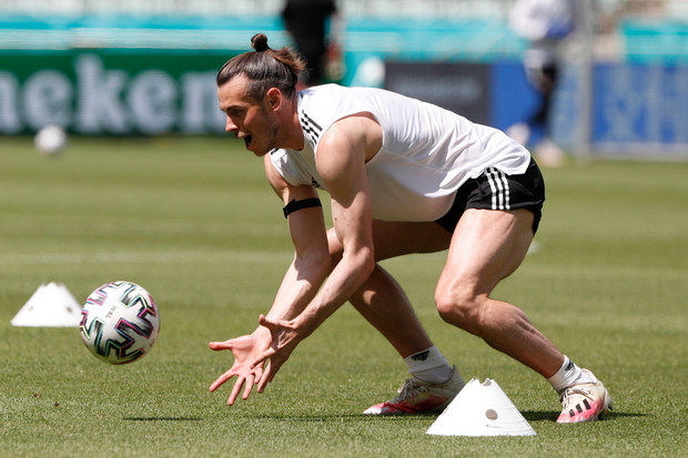 Wales vs Swiss; Gareth...
