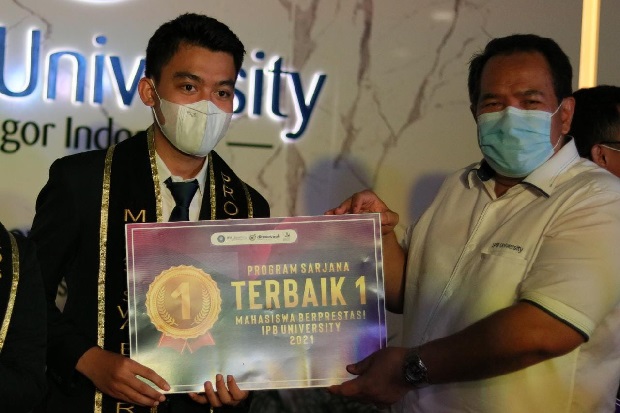 R Imam Nuryaman, Mahasiswa...