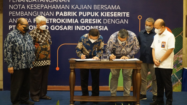 Petrokimia Gresik Gandeng...