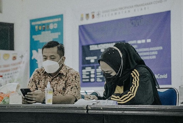 Bupati dan Wabup Karawang...