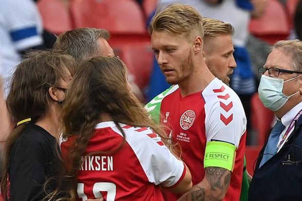 Kepemimpinan Simon Kjaer...
