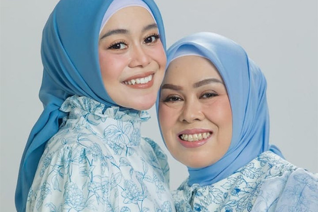 Tangis Haru Ibunda Lesti...