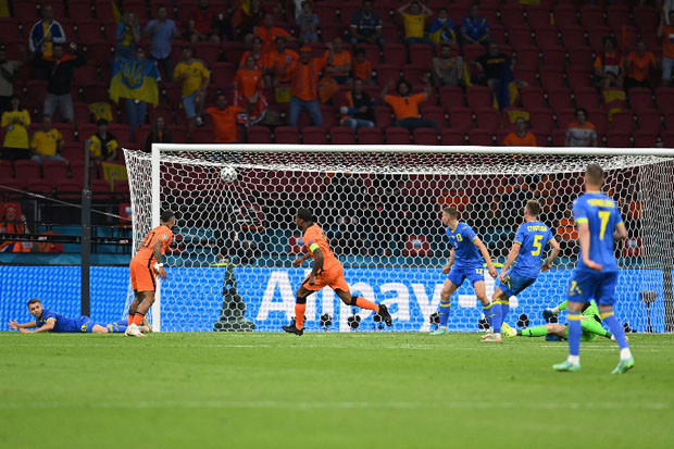 Hujan Gol di Amsterdam...