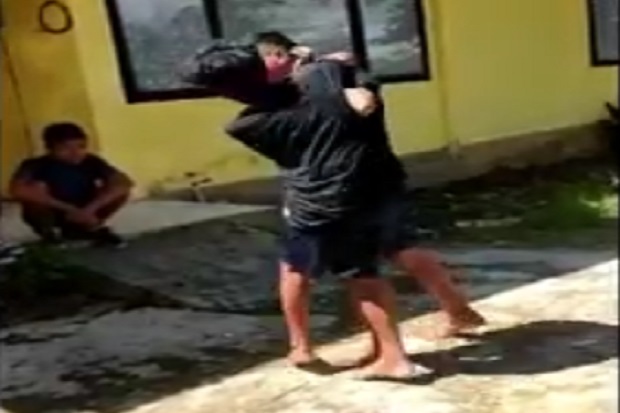 Muna Gempar, Beredar...