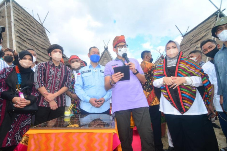 Sandiaga Uno Tuntaskan...