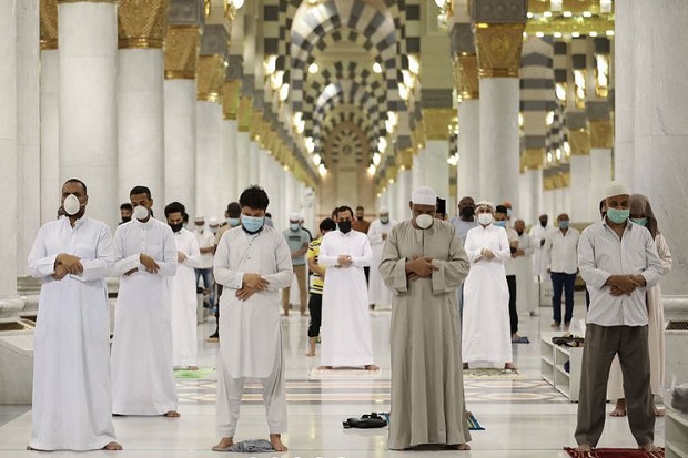 Arab Saudi Pecat Pejabat...