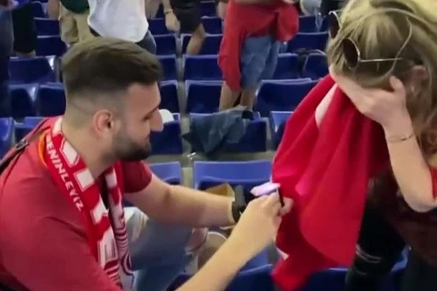 Viral! Fans Pinang Kekasih...