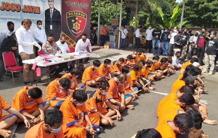 Sapu Bersih Preman,...
