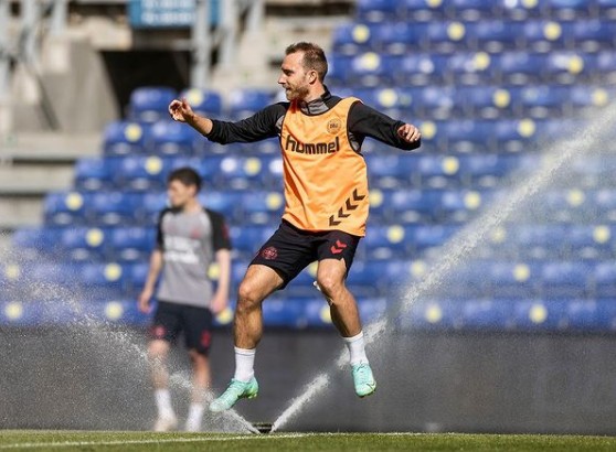 Christian Eriksen Sampaikan...
