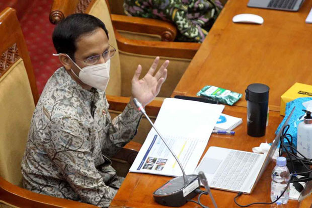 Dikeroyok di Komisi...