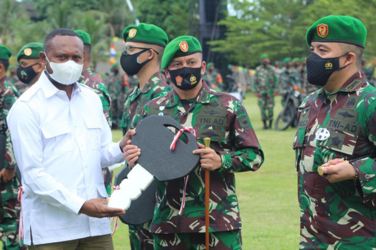 Serahkan Bantuan Kendaraan...