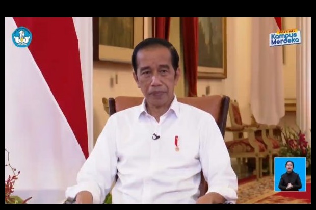 Jokowi Tegaskan Lulusan...