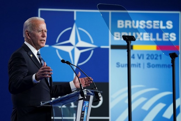 Biden: Putin Cerdas,...