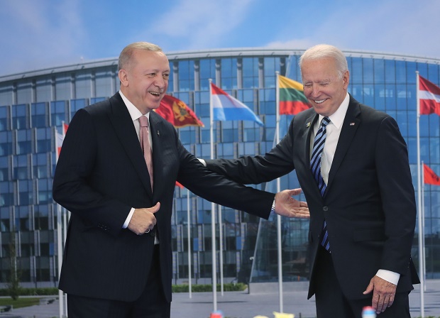 Biden dan Erdogan Bertemu,...