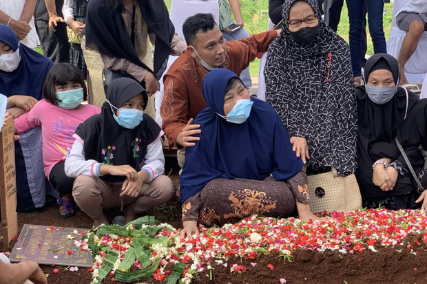 Tangisan Istri Iringi...